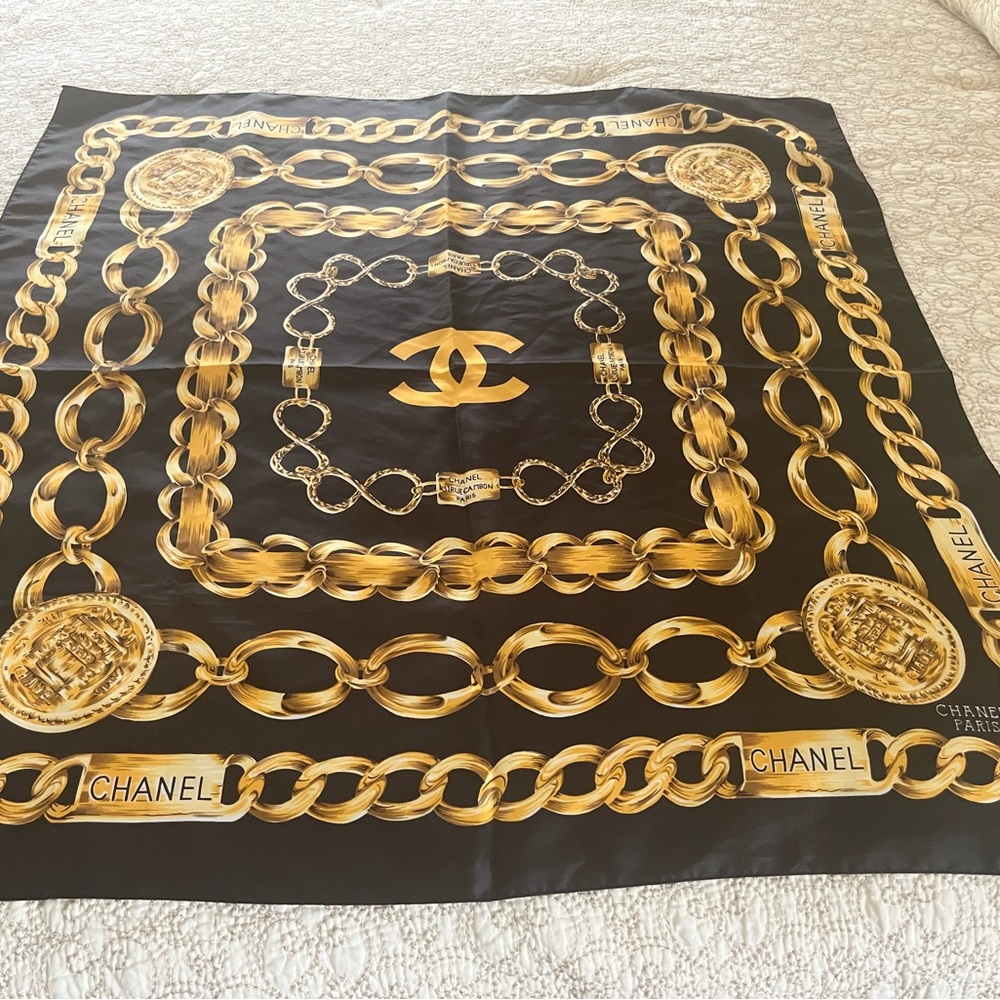 CHANEL Black and Gold Chain Motif Scarf